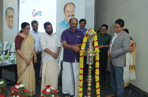 ഫോട്ടോ: സംസ്ഥാനത്തെ തൊഴിലന്വേഷകര്‍ക്ക് പരിശീലനമൊരുക്കാന്‍ കേരള ഐ.ടി പാര്‍ക്ക്‌സിന്റെ ആഭിമുഖ്യത്തില്‍ സംസ്ഥാനസര്‍ക്കാര്‍ ആവിഷ്‌കരിച്ച ഇഗ്നൈറ്റ് ഇന്റേണ്‍ഷിപ്പ് പ്രോഗ്രാമിന്റെ പൈലറ്റ് ലോഞ്ച് ധനമന്ത്രി കെ.എന്‍ ബാലഗോപാല്‍ നിര്‍വഹിക്കുന്നു