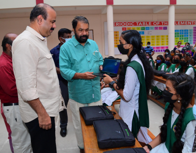 Minister of Public Instruction inaugurates distribution of 477 laptops in Vidyakiranam project