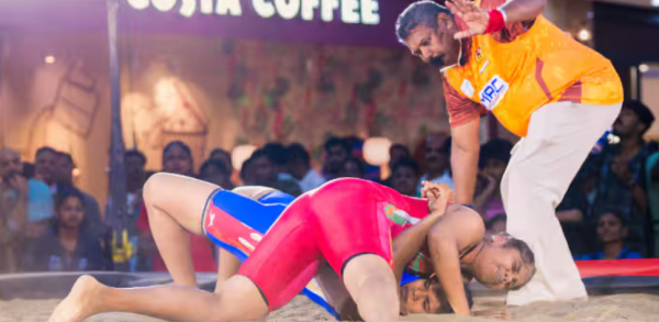 Sand was spread at Lulu Mall, female tigers appeared, and women&#039;s excitement was heard.