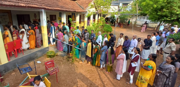 ലോക്സഭ തിരഞ്ഞെടുപ്പ്: സംസ്ഥാനത്ത് വോട്ടിങ് സമാധാനപൂർണം; വോട്ടിങ് യന്ത്രങ്ങൾ സുരക്ഷിതമായി സ്ട്രോങ് റൂമുകളിൽ സൂക്ഷിക്കും: മുഖ്യതിരഞ്ഞെടുപ്പ് ഓഫീസർ