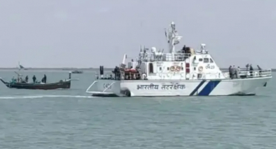 Pak boat seized off Gujarat coast with Rs 280 crore worth of heroin