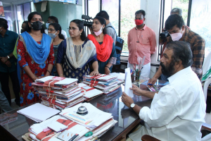 Minister V Sivankutty visited the RDD office in Thiruvananthapuram and took stock of the pending files