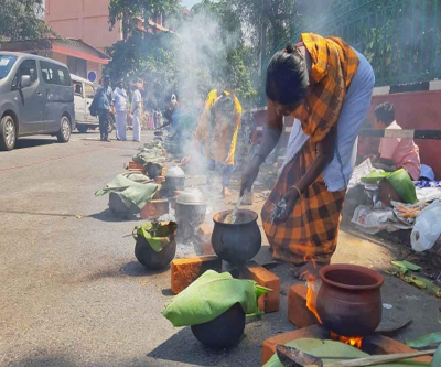 Devotees return to their homes after offering the attukal pongala