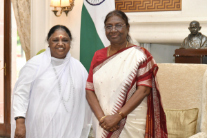 Mata Amritanandamayi met Honorable President Draupadi Murmu at Rashtrapati Bhavan, New Delhi