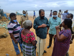 Thiruvananthapuram Sankhumukham and Vettukad areas facing sea disturbance Minister V. Sivankutty visited