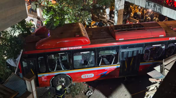 Mumbai accident: The reason for the accident was that the driver stepped on the accelerator instead of the brake, the police said that the driver was inexperienced