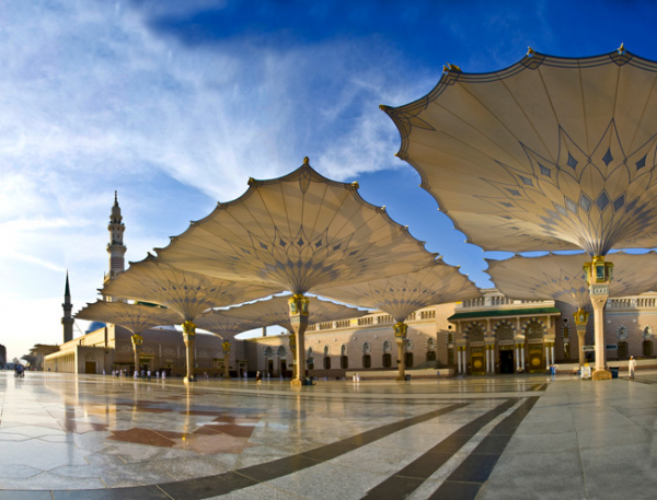 Automated umbrellas provide relief to pilgrims at the Prophet&#039;s Mosque, protecting them from the sun and rain