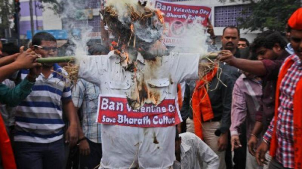 Bajrang Dal protests against Valentine&#039;s Day celebrations